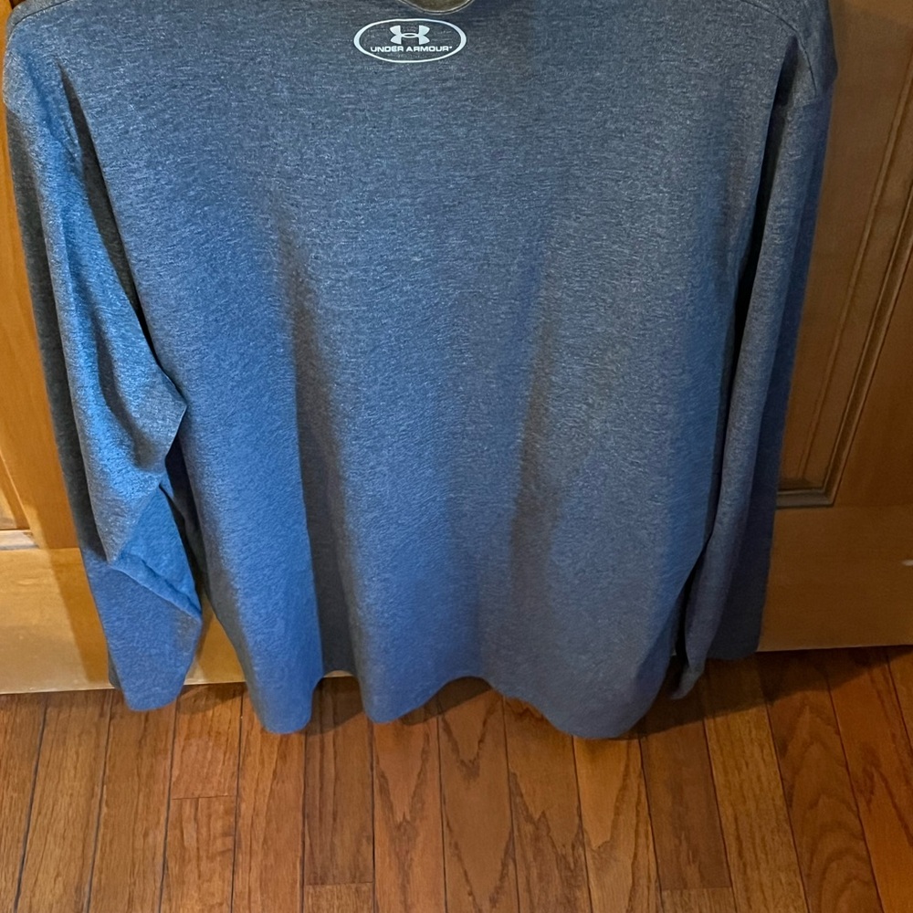 Under Armour 1/4 zip. Dk grey/heather